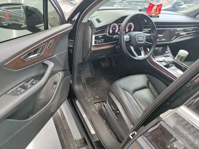 Audi Q7 — Фото автомобиля 15