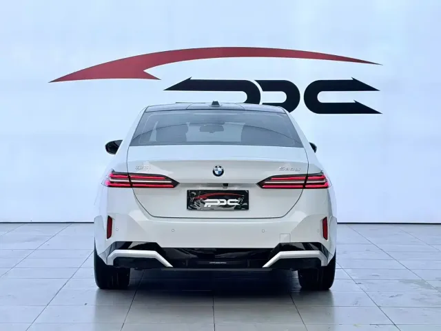 BMW 5 Series — Фото автомобиля 4