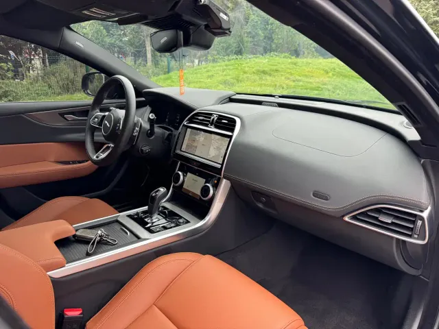 Jaguar XEL — Фото автомобиля 10
