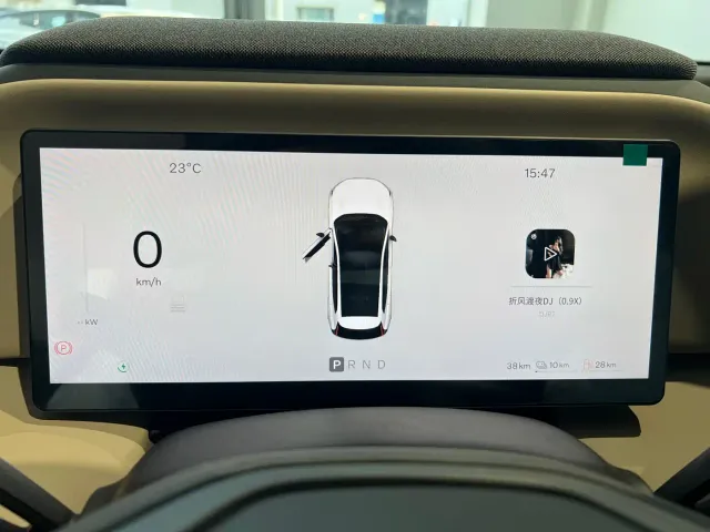 Volvo XC70 Plug-in Hybrid — Фото автомобиля 12