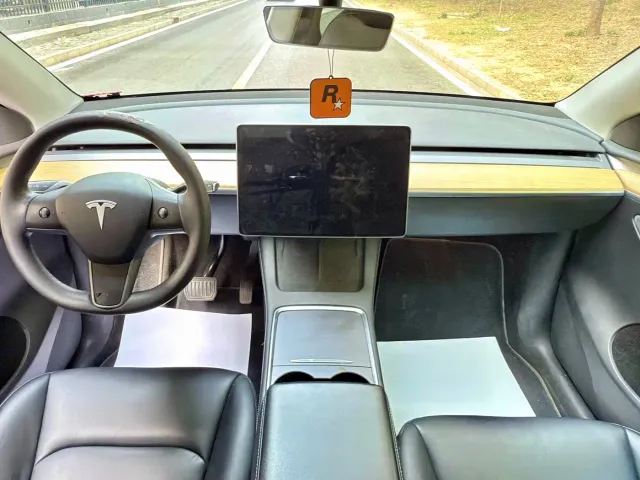 Tesla Model Y — Фото автомобиля 6