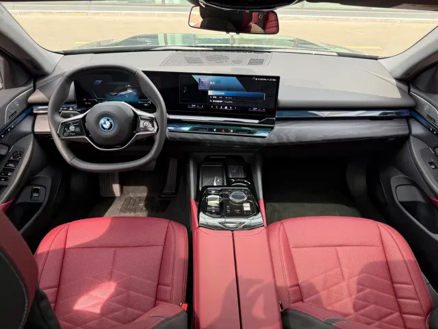 BMW i5 — Фото автомобиля 17