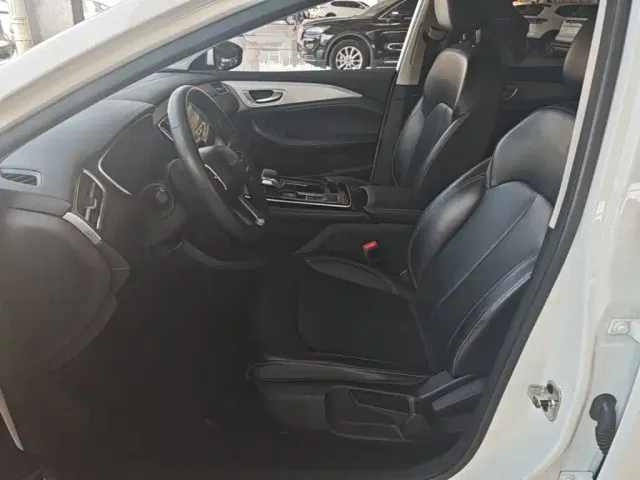 Roewe i6 MAX EV — Фото автомобиля 10