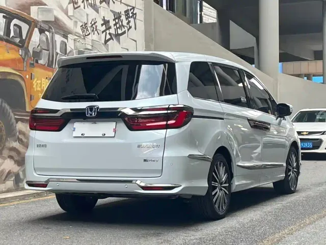 Honda Elysion — Фото автомобиля 5