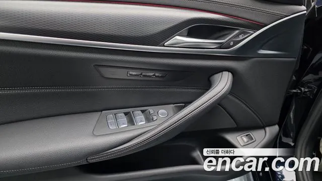 BMW 5 Series G30 — Фото автомобиля 27