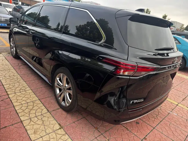 Toyota Sienna — Фото автомобиля 17