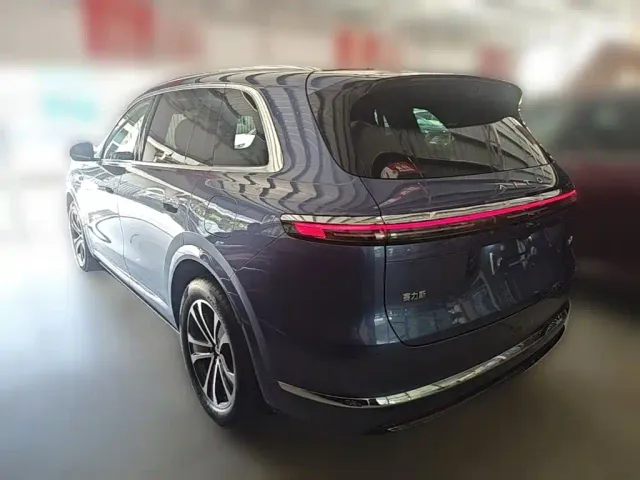 Aito M7 — Фото автомобиля 6