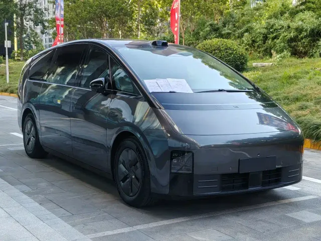 Li Auto MEGA — Фото автомобиля 4