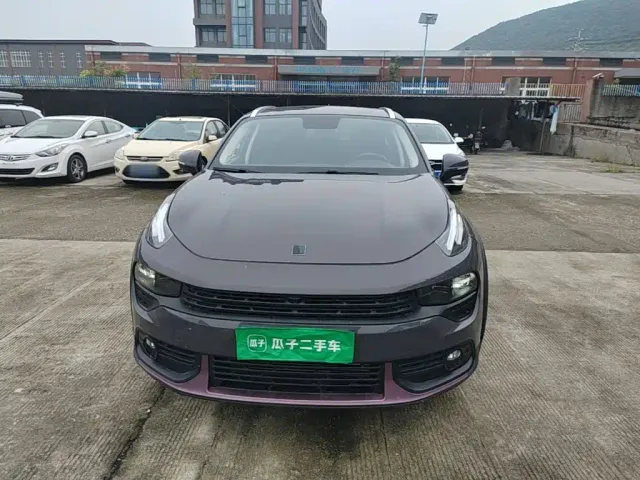 Lynk & Co 02 — Фото автомобиля 2
