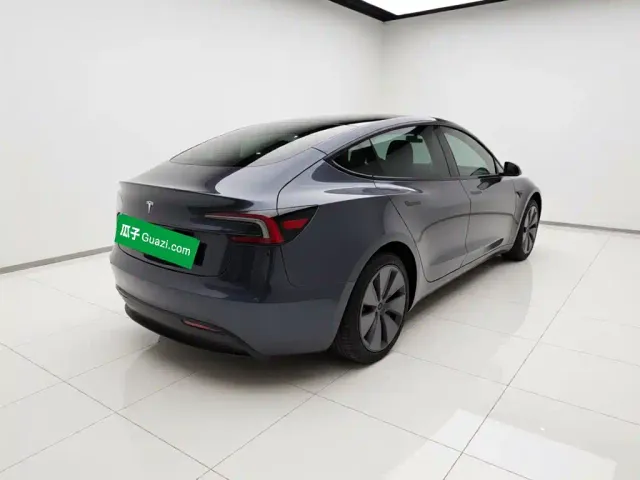Tesla Model 3 — Фото автомобиля 6