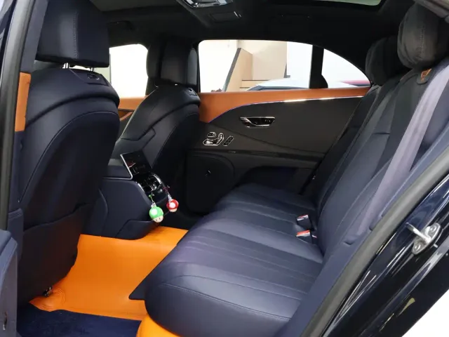 Bentley Flying Spur — Фото автомобиля 18