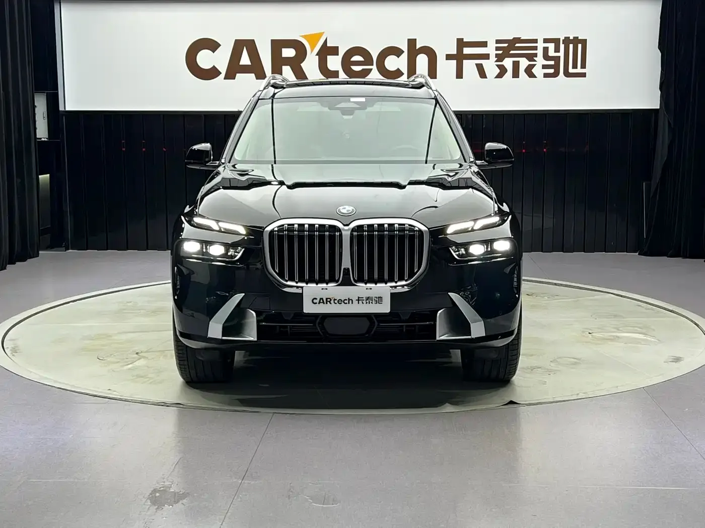 BMW BMW X7 2024 xDrive40i Leading Luxury Package — Фото автомобиля 3