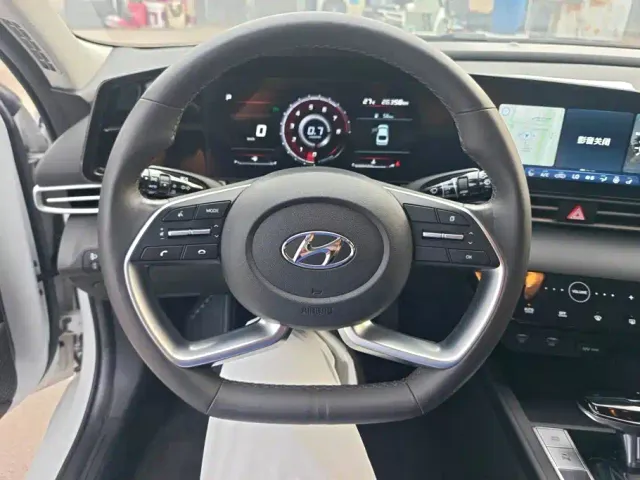 Hyundai Elantra — Фото автомобиля 15