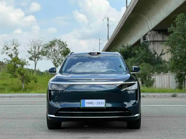 Aito M8 — Фото автомобиля 3