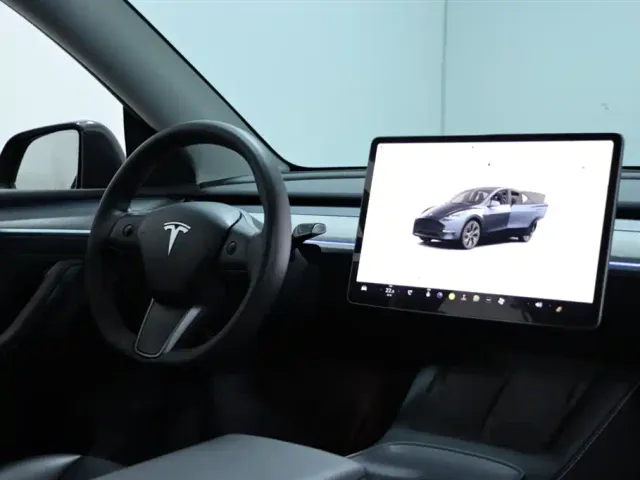Tesla Model Y — Фото автомобиля 10