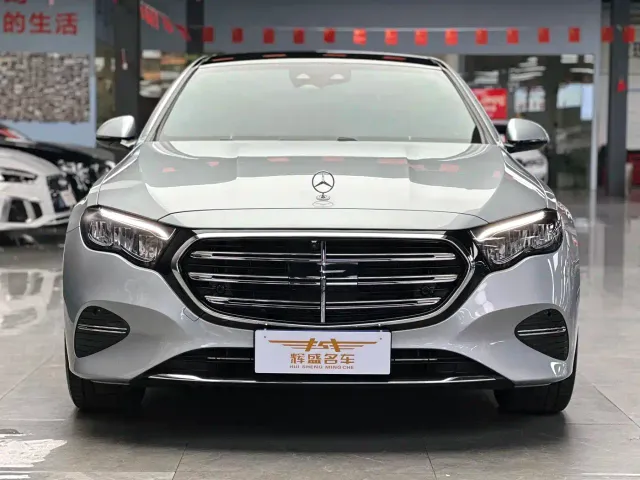 Mercedes-Benz E-Class — Фото автомобиля 2