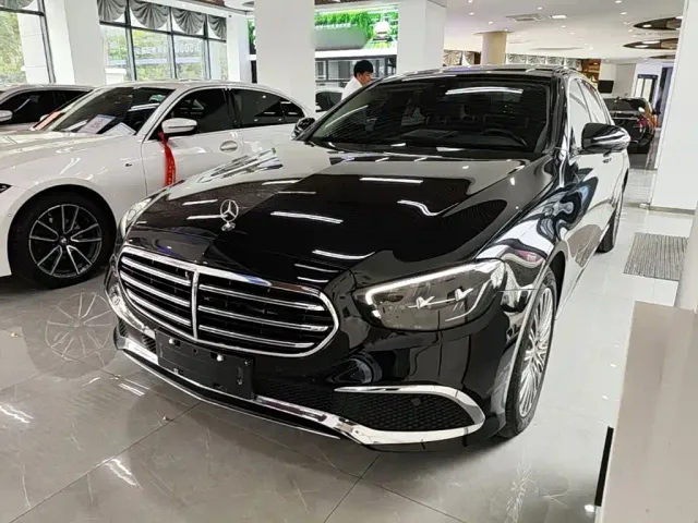 Фотография автомобиля — Mercedes-Benz E-Class