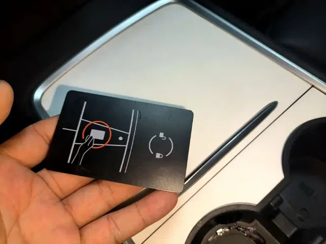 Tesla Model Y — Фото автомобиля 8