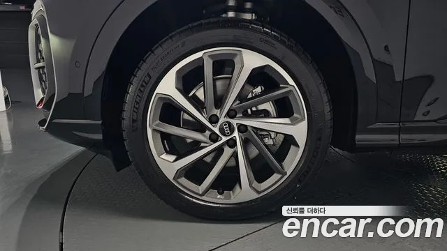 Audi Q5 40 TFSI quattro Sportback S Line — Фото автомобиля 5