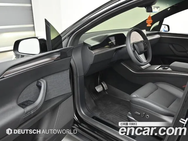 Tesla Model X — Фото автомобиля 19