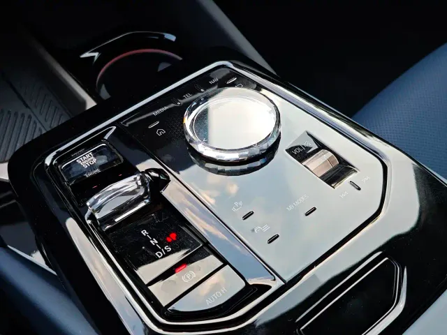 BMW 5 Series — Фото автомобиля 14