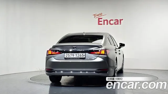 Lexus ES Generation 7 — Фото автомобиля 4