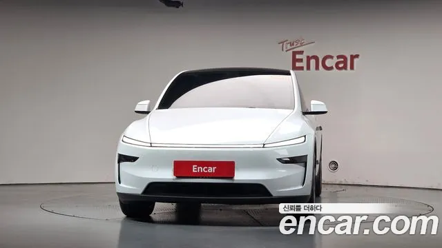 Tesla Model Y — Фото автомобиля 3