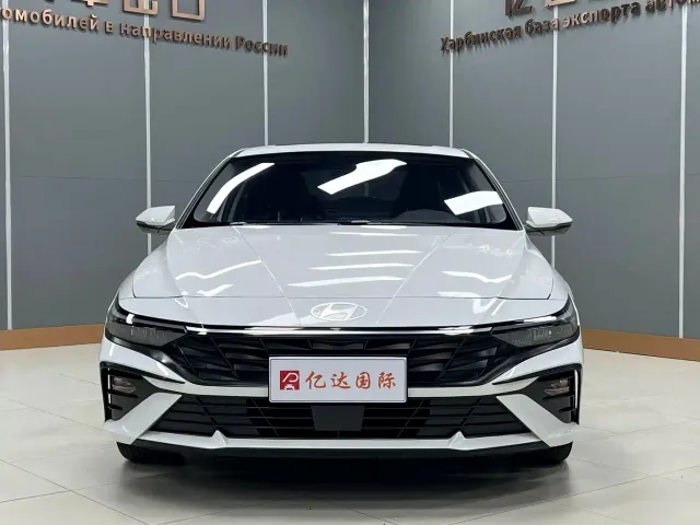 Hyundai Elantra — Фото автомобиля 2