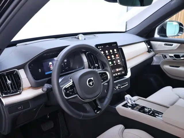Volvo XC90 — Фото автомобиля 11