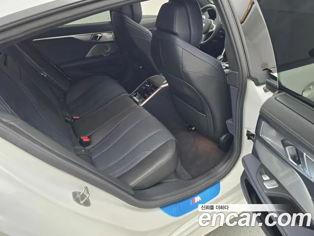 BMW 8 Series G15 — Фото автомобиля 8