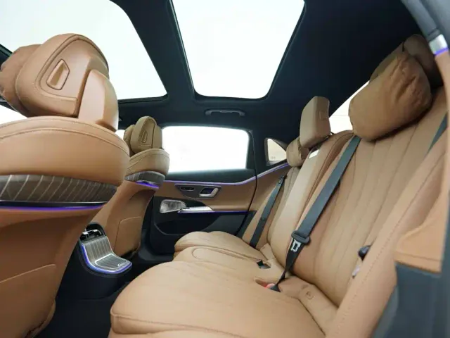 Mercedes-Benz E-Class — Фото автомобиля 18