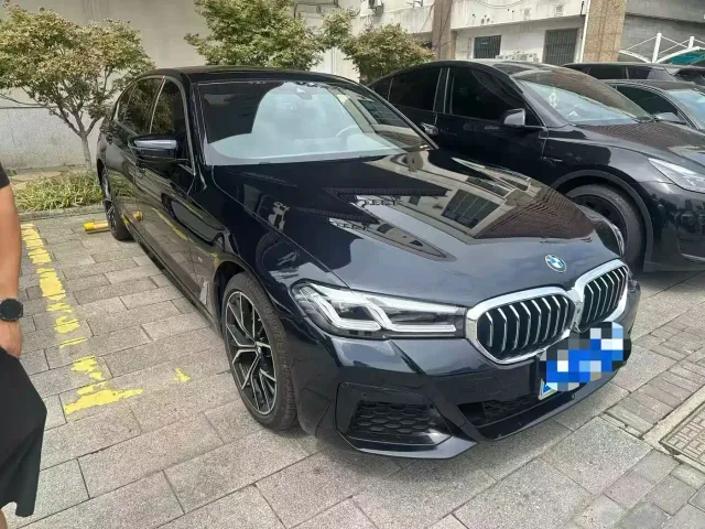 BMW 5 Series — Фото автомобиля 2