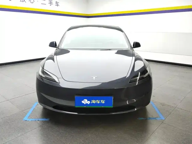 Tesla Model 3 — Фото автомобиля 2