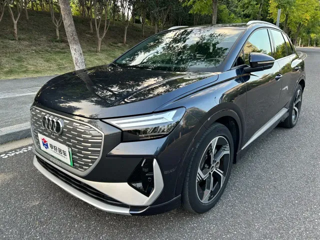 Фотография автомобиля — Audi Q4 e-tron