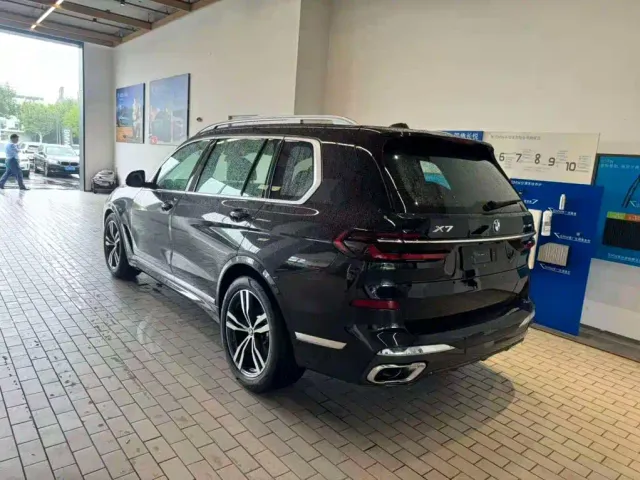 BMW X7 — Фото автомобиля 4