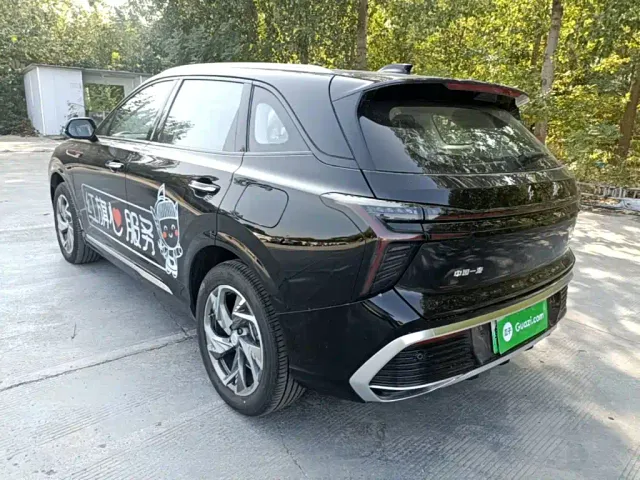Hongqi HS3 PHEV — Фото автомобиля 4