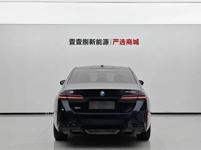 BMW i5 — Фото автомобиля 2