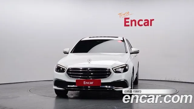 Mercedes-Benz E-Class — Фото автомобиля 3