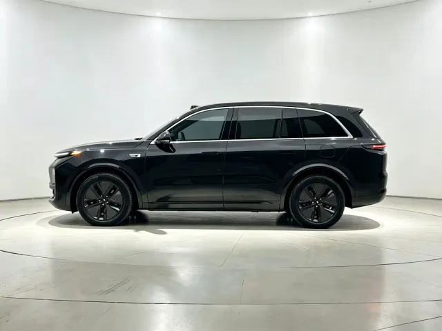 Li Auto L8 — Фото автомобиля 8