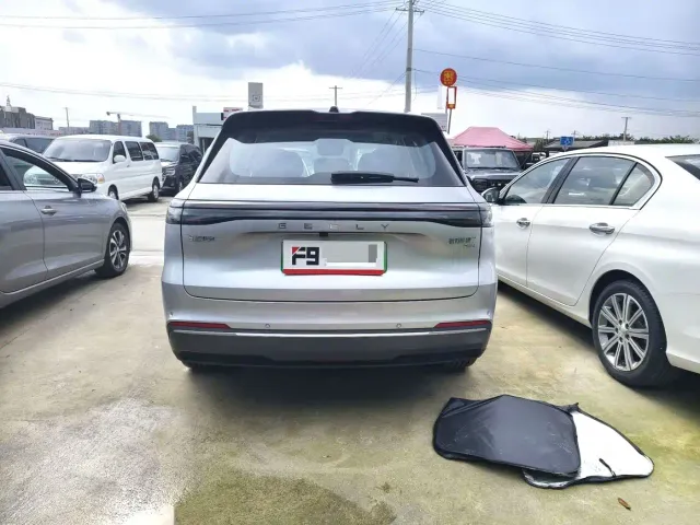 Geely Galaxy Starship 7 EM-i — Фото автомобиля 8