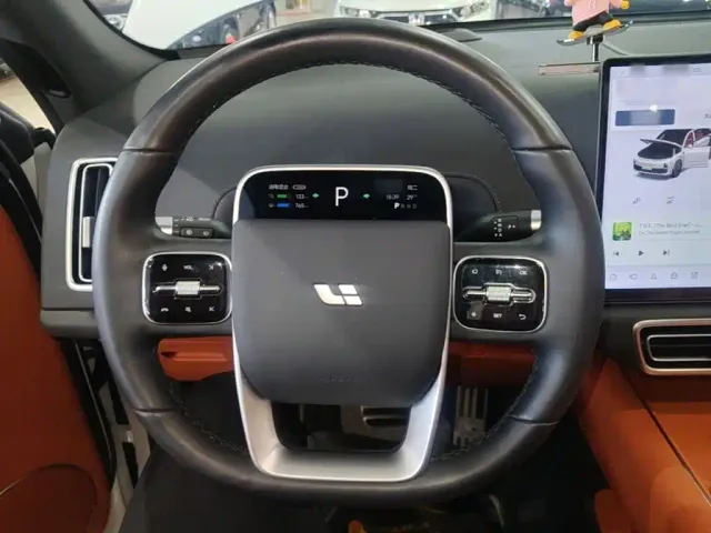 Li Auto L7 — Фото автомобиля 10