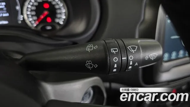 Jeep Renegade — Фото автомобиля 29