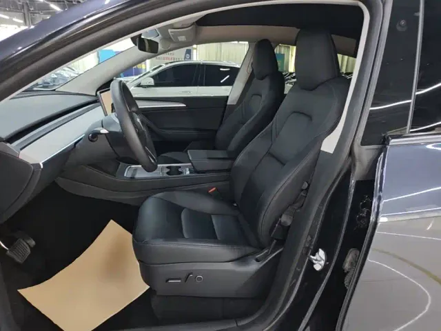 Tesla Model Y — Фото автомобиля 14
