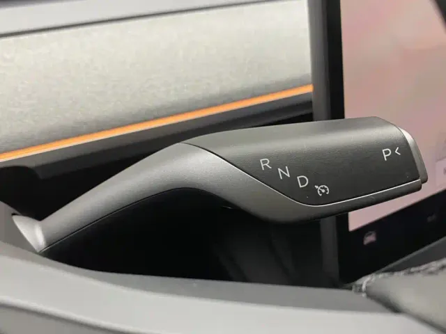 Tesla Model Y — Фото автомобиля 20