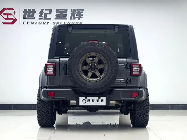 Jeep Wrangler — Фото автомобиля 10
