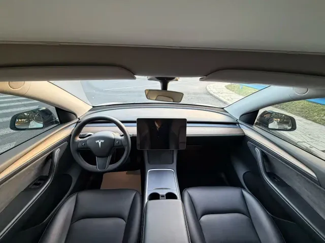 Tesla Model Y — Фото автомобиля 6
