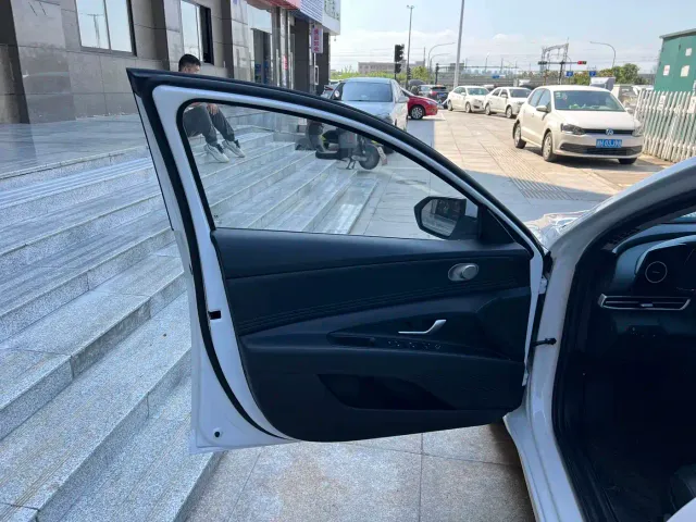 Hyundai Elantra — Фото автомобиля 13