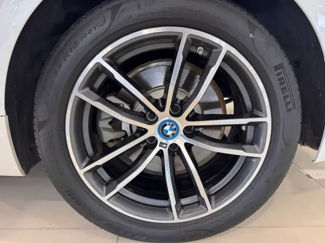 BMW 5 Series — Фото автомобиля 15