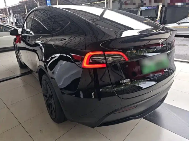 Tesla Model Y — Фото автомобиля 4