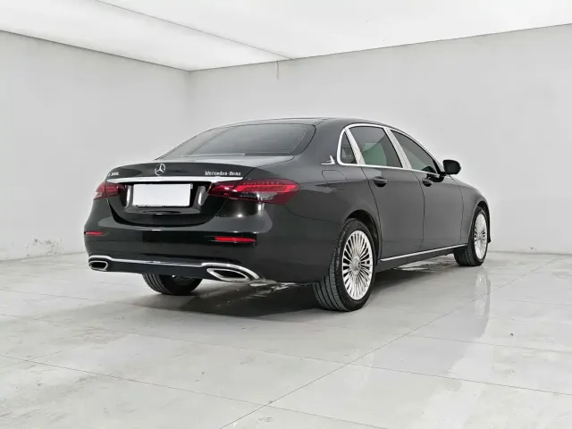 Mercedes-Benz E-Class — Фото автомобиля 6